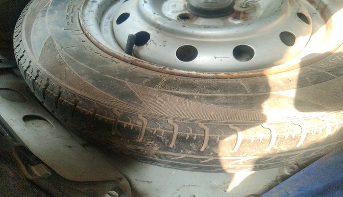 2012 Maruti Wagon R 1.0 LXI CNG, Petrol, Manual, 84,541 km, tyre