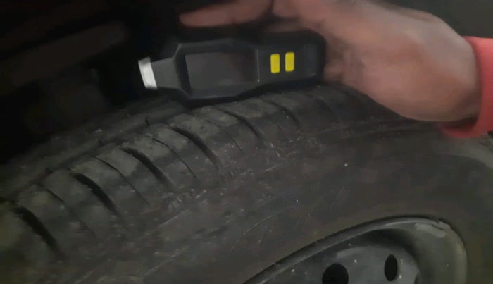 2014 Maruti Swift Dzire VXI, Petrol, Manual, 53,948 km, tyre