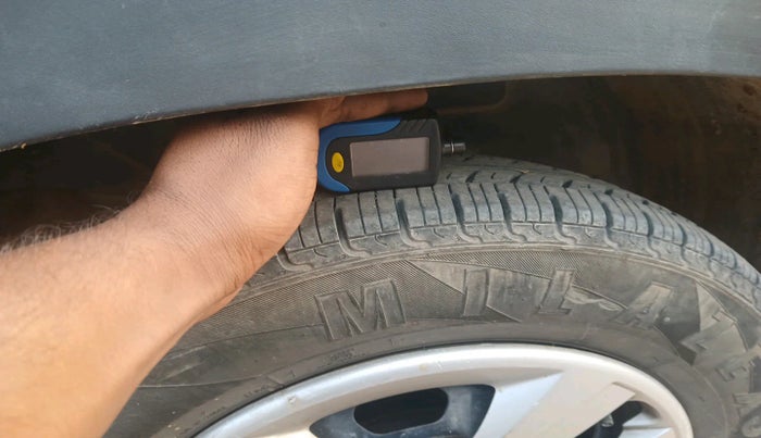 2016 Renault Kwid RXT 0.8, Petrol, Manual, 70,457 km, tyre