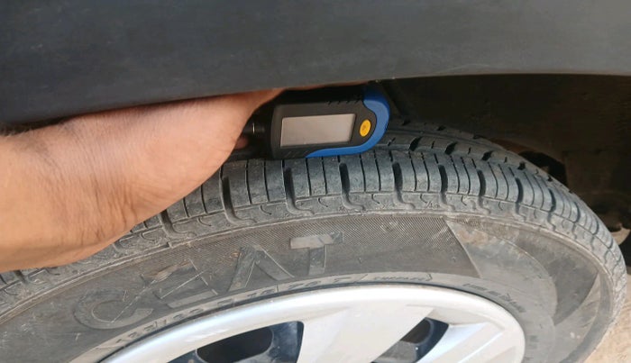 2016 Renault Kwid RXT 0.8, Petrol, Manual, 70,457 km, tyre