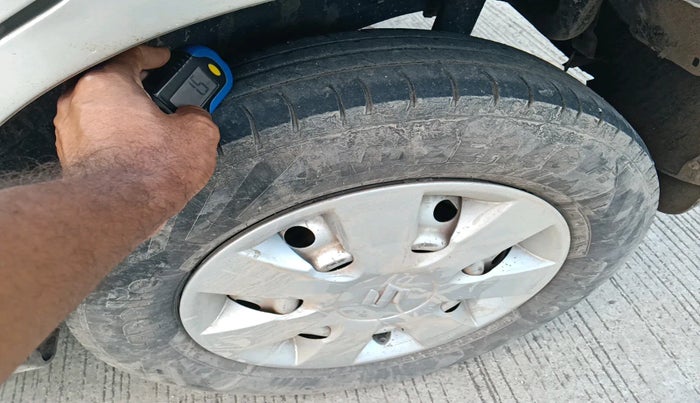 2012 Maruti Wagon R 1.0 LXI CNG, Petrol, Manual, 1,50,244 km, tyre