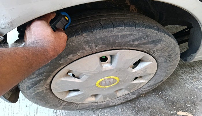 2012 Maruti Wagon R 1.0 LXI CNG, Petrol, Manual, 1,50,244 km, tyre