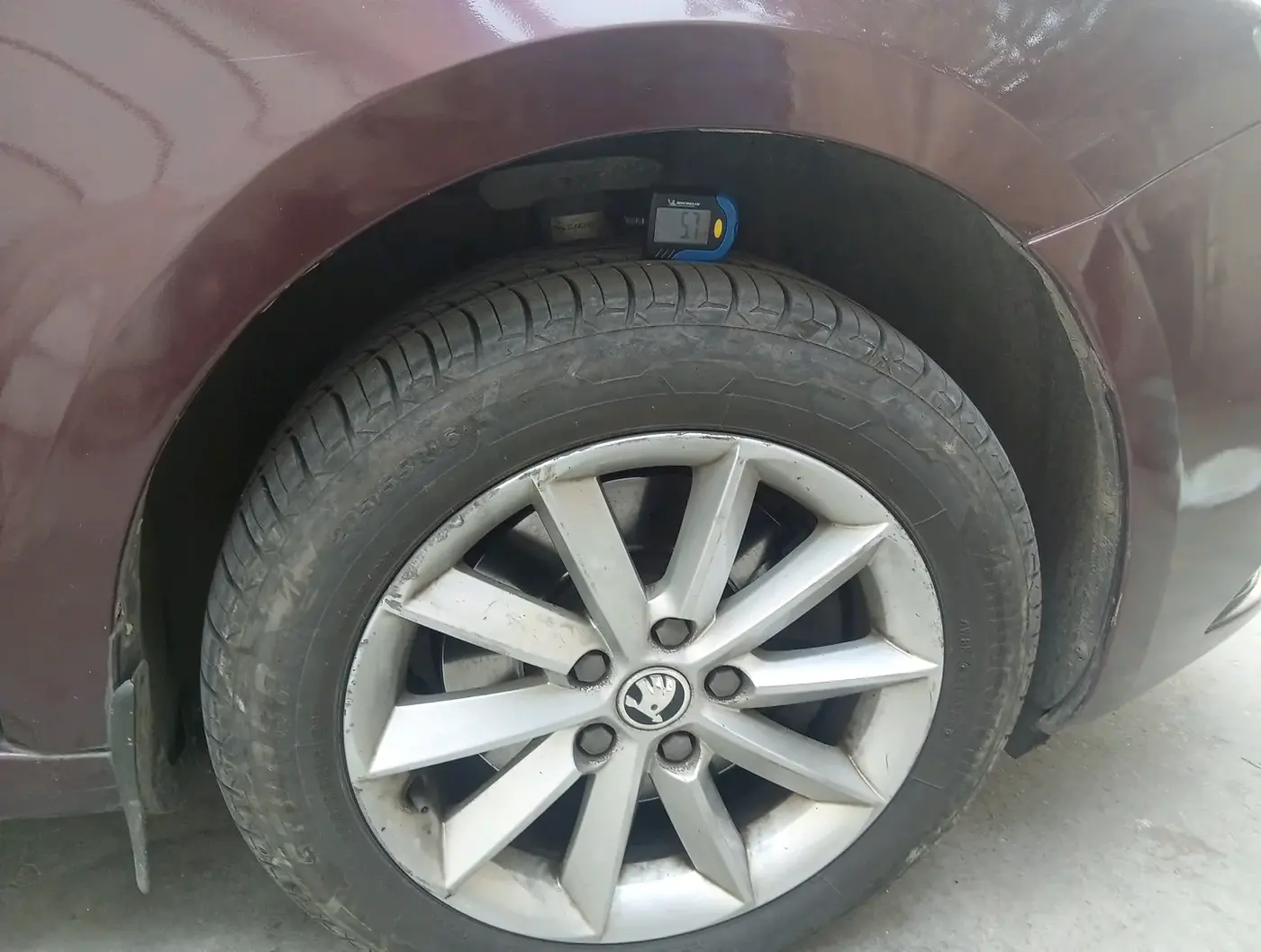 2014 Skoda Superb ELEGANCE 2.0 TDI CR AT, Diesel, Automatic, 1,35,322 km, tyre