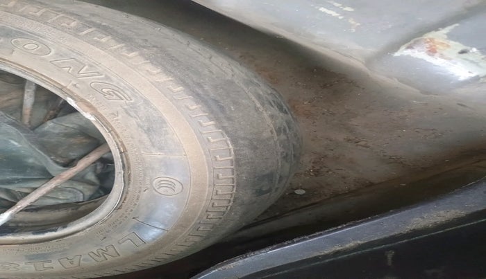 2010 Hyundai i20 ERA 1.2, Petrol, Manual, 2,01,579 km, tyre