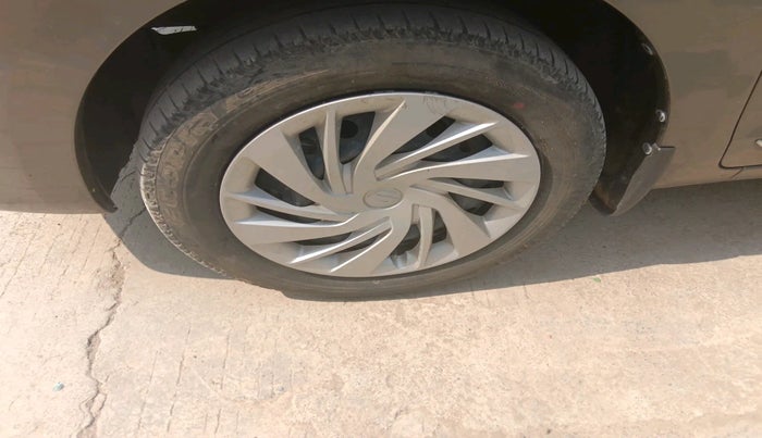 2021 Maruti Ertiga VXI SHVS, Petrol, Manual, 36,797 km, tyre