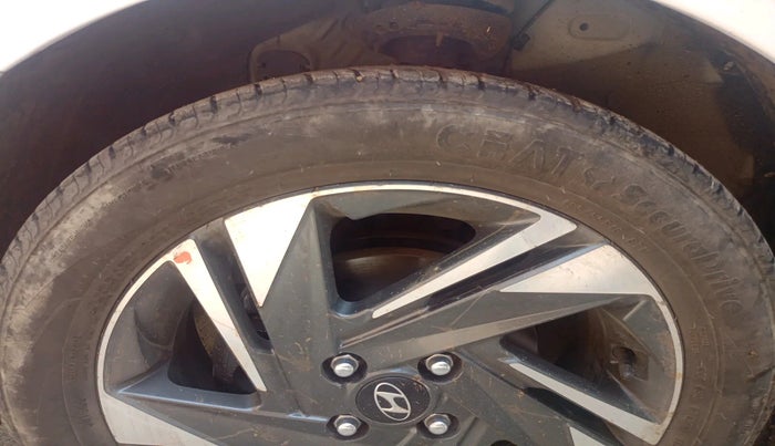 2024 Hyundai NEW I20 Sportz (O) 1.2 IVT, Petrol, Automatic, 22,239 km, tyre