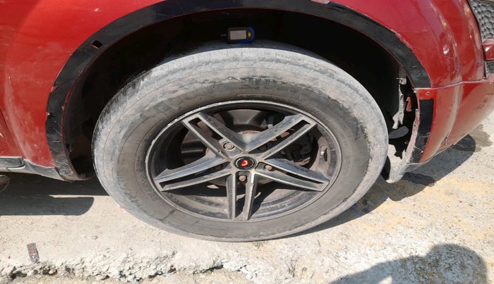 2013 Mahindra XUV500 W8, Diesel, Manual, 96,253 km, tyre