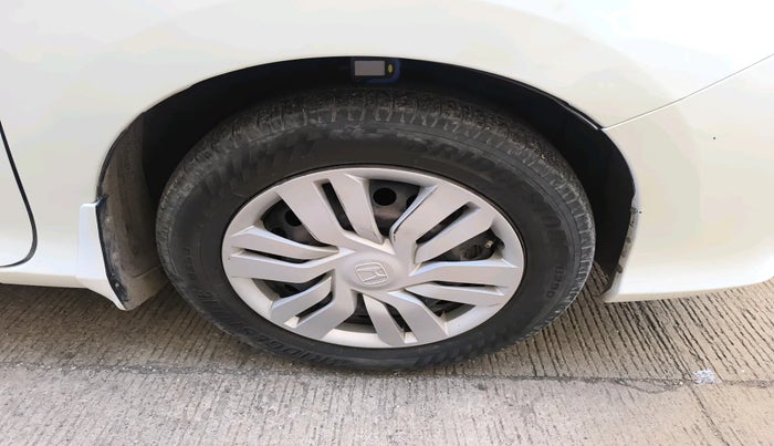 2014 Honda City 1.5L I-VTEC SV, Petrol, Manual, 1,86,985 km, tyre