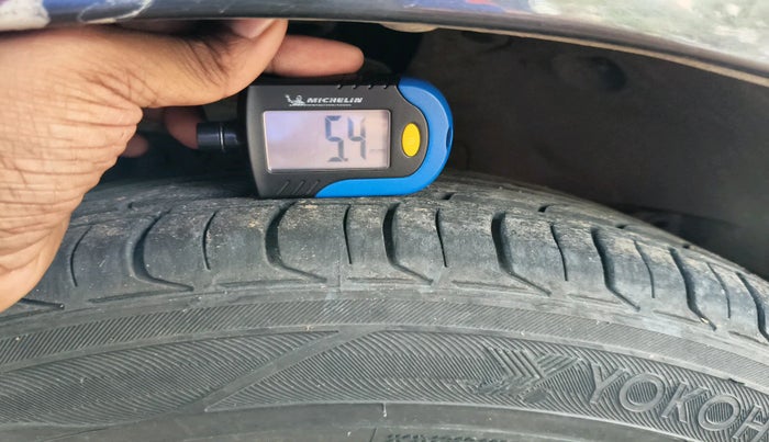 2014 Honda City 1.5L I-VTEC VX CVT, Petrol, Automatic, 1,02,332 km, tyre