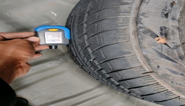 2013 Nissan Sunny XV DIESEL, Diesel, Manual, 1,42,499 km, tyre