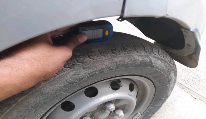2017 Hyundai Eon ERA +, Petrol, Manual, 63,790 km, tyre