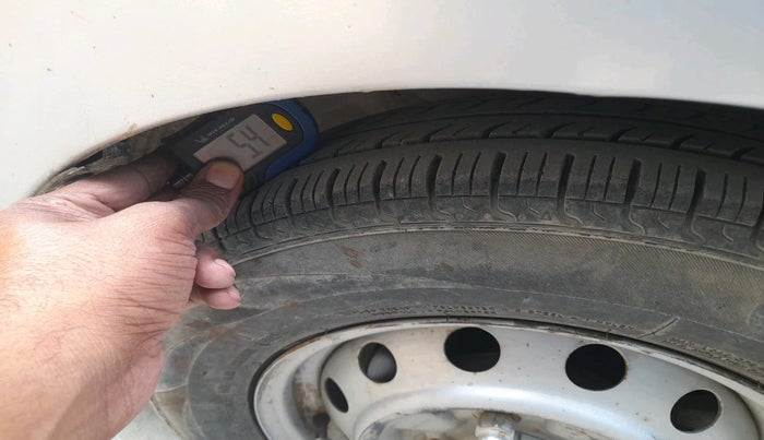 2017 Hyundai Eon ERA +, Petrol, Manual, 63,790 km, tyre