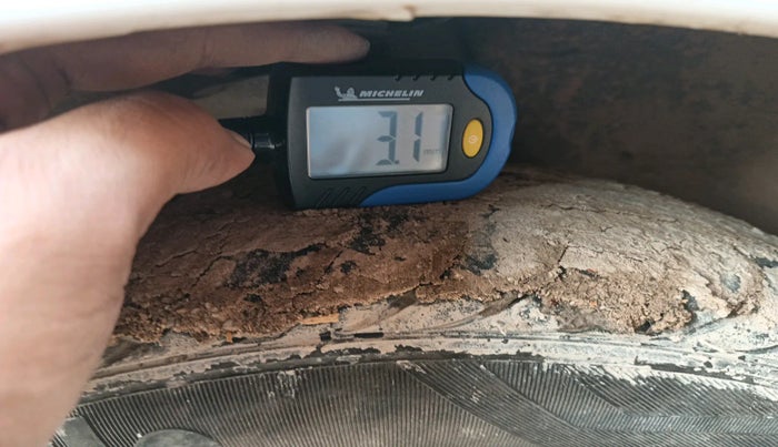 2011 Hyundai Santro Xing GL PLUS LPG, Petrol, Manual, 1,04,219 km, tyre