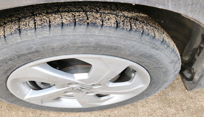 2015 Honda City 1.5L I-VTEC V MT, Petrol, Manual, 1,13,697 km, tyre