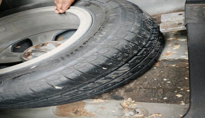 2015 Honda City 1.5L I-VTEC V MT, Petrol, Manual, 1,13,697 km, tyre