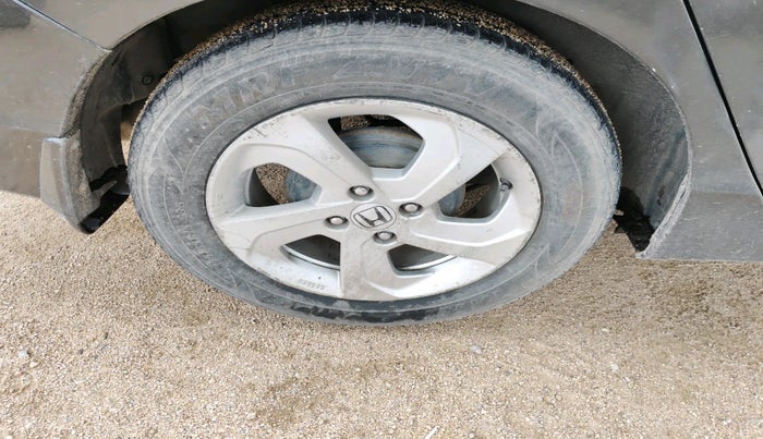 2015 Honda City 1.5L I-VTEC V MT, Petrol, Manual, 1,13,697 km, tyre