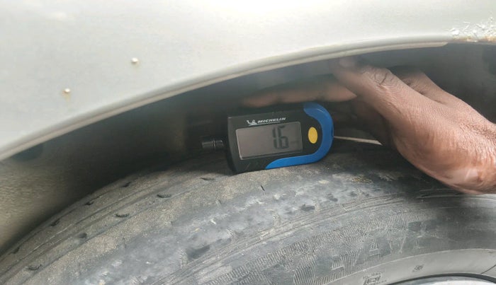 2017 Maruti Celerio VXI CNG, Petrol, Manual, 2,37,671 km, tyre