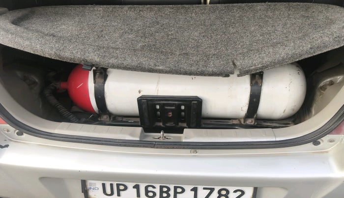 2017 Maruti Celerio VXI CNG, Petrol, Manual, 2,37,671 km, tyre