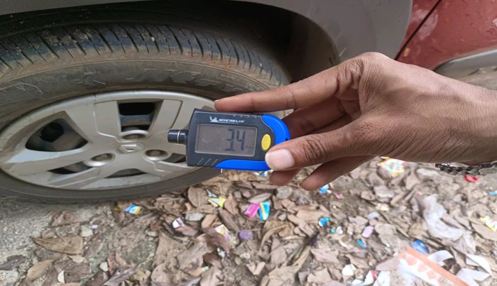 2016 Renault Kwid RXT 1.0, Petrol, Manual, 1,03,170 km, tyre