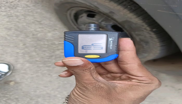 2016 Renault Kwid RXT 1.0, Petrol, Manual, 1,03,170 km, tyre