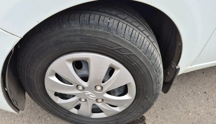 2012 Hyundai i10 SPORTZ 1.2 AT, Petrol, Automatic, 27,365 km, tyre