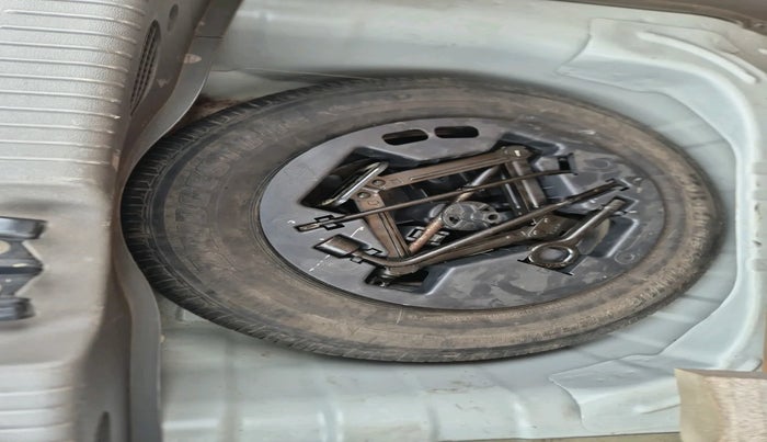 2012 Hyundai i10 SPORTZ 1.2 AT, Petrol, Automatic, 27,365 km, tyre