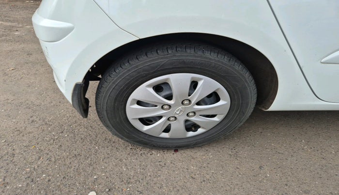 2012 Hyundai i10 SPORTZ 1.2 AT, Petrol, Automatic, 27,365 km, tyre