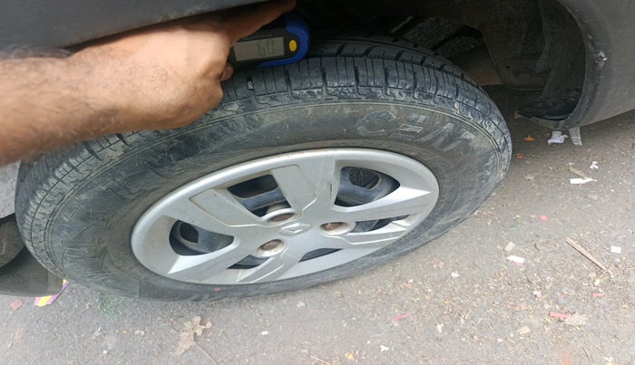 2016 Renault Kwid RXT 1.0, Petrol, Manual, 38,286 km, tyre