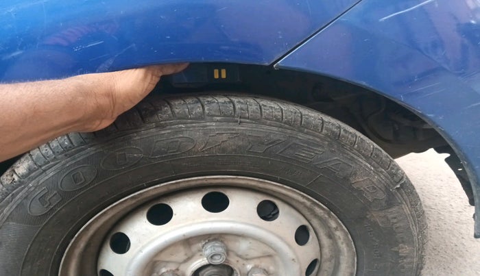 2013 Hyundai Eon ERA + LPG, Petrol, Manual, 1,14,315 km, tyre