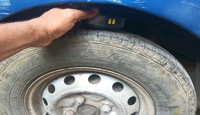 2013 Hyundai Eon ERA + LPG, Petrol, Manual, 1,14,315 km, tyre