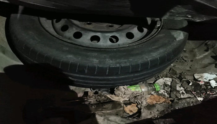 2012 Toyota Etios G, Petrol, Manual, 1,41,758 km, tyre