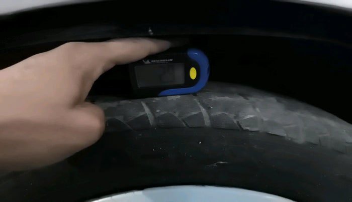 2013 Maruti Wagon R 1.0 LXI CNG, Petrol, Manual, 79,871 km, tyre