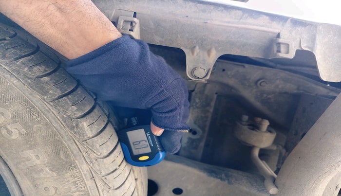 2021 Toyota Innova Crysta 2.7 GX 7 STR MT, Petrol, Manual, 55,501 km, tyre