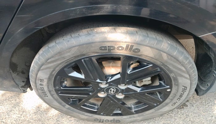 2023 Hyundai Verna SX (O) 1.5 TURBO PETROL DCT, Petrol, Automatic, 34,922 km, tyre