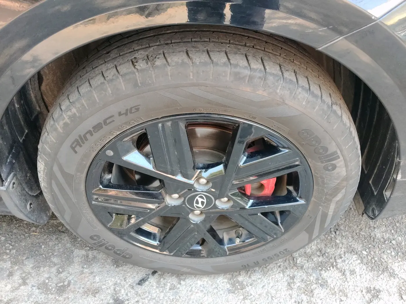 2023 Hyundai Verna SX (O) 1.5 TURBO PETROL DCT, Petrol, Automatic, 35,200 km, tyre