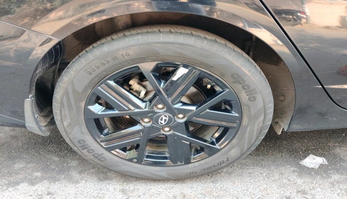 2023 Hyundai Verna SX (O) 1.5 TURBO PETROL DCT, Petrol, Automatic, 34,922 km, tyre