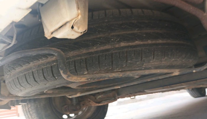 2014 Maruti Ertiga VXI, Petrol, Manual, 1,20,768 km, tyre