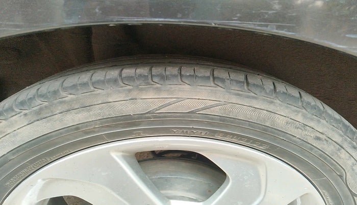 2015 Honda City 1.5L I-VTEC V MT, Petrol, Manual, 1,56,612 km, tyre