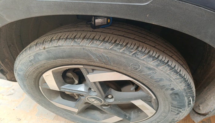 2020 Hyundai VENUE SX 1.0 TURBO, Petrol, Manual, 28,693 km, tyre