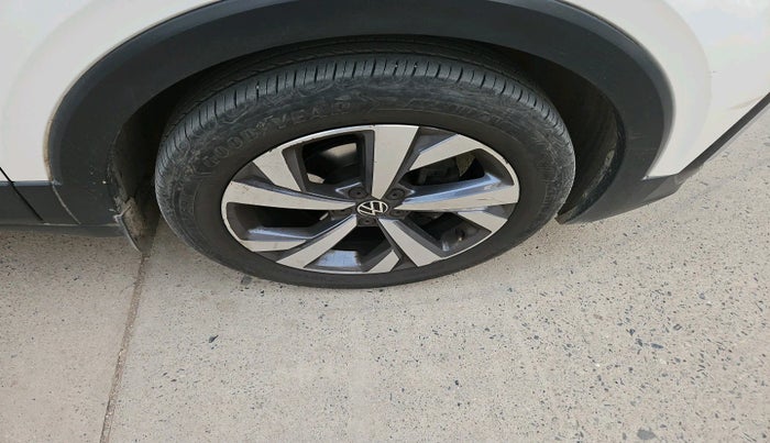 2021 Volkswagen TAIGUN TOPLINE 1.0 TSI AT, Petrol, Automatic, 52,306 km, tyre