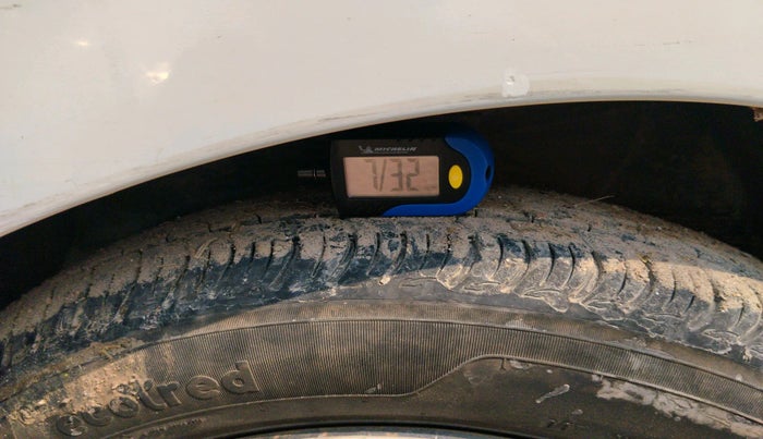 2018 Hyundai Xcent E+, Petrol, Manual, 1,01,199 km, tyre