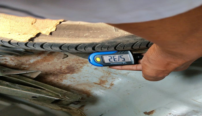 2018 Hyundai Xcent E+, Petrol, Manual, 1,01,199 km, tyre