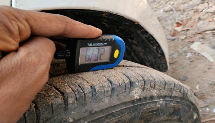 2018 Hyundai Xcent E+, Petrol, Manual, 1,01,199 km, tyre