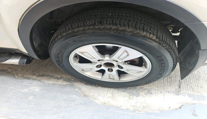 2013 Mahindra XUV500 W8, Diesel, Manual, 81,083 km, tyre