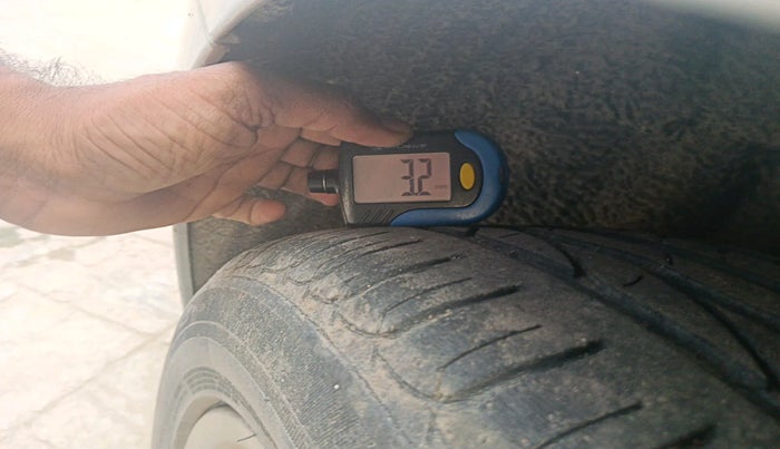 2012 Volkswagen Jetta COMFORTLINE TSI, Petrol, Manual, 1,24,155 km, tyre