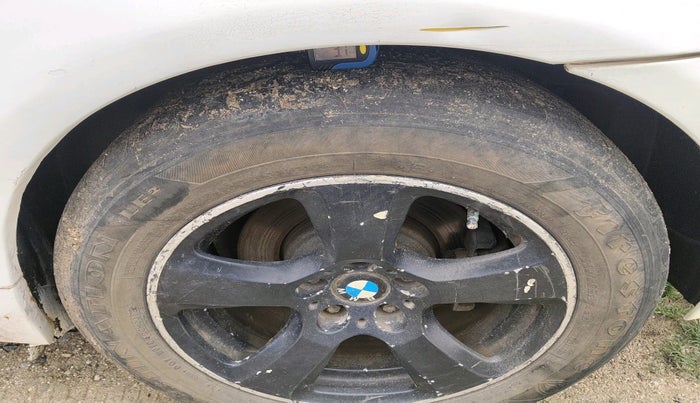 2010 BMW 5 Series 520D, Diesel, Automatic, 1,56,870 km, tyre