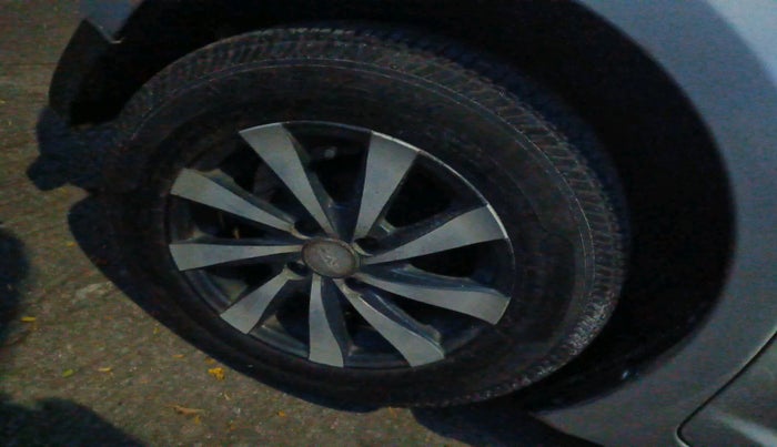 2010 Maruti Swift VDI, Diesel, Manual, 1,31,592 km, tyre