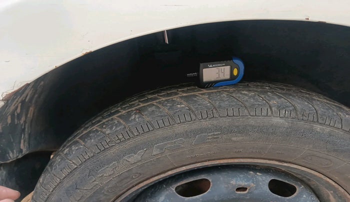 2011 Volkswagen Vento HIGHLINE 1.6 MPI, Petrol, Manual, 1,19,618 km, tyre