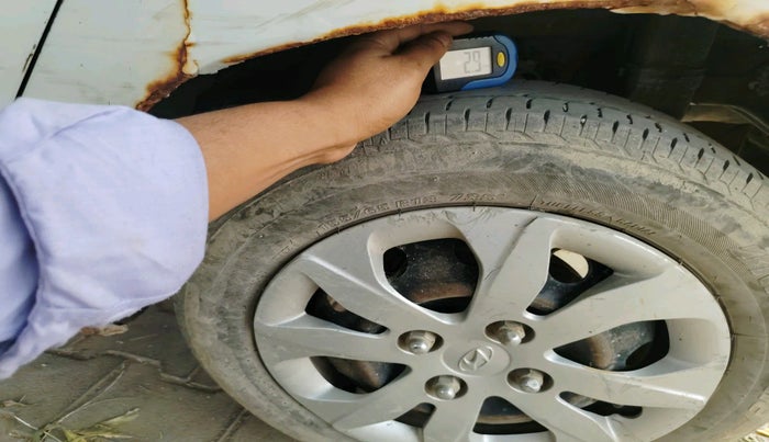 2015 Hyundai Eon MAGNA +, Petrol, Manual, 71,193 km, tyre