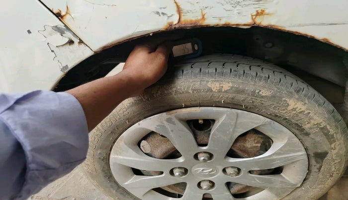 2015 Hyundai Eon MAGNA +, Petrol, Manual, 71,193 km, tyre